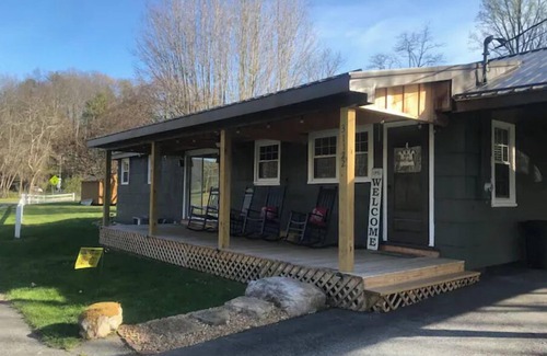Damascus Cottage | TrailSide Cottage, Damascus VA- directly on the Virginia Creeper Trail