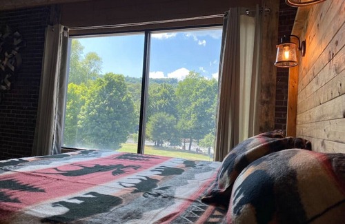 Ohiopyle Hotel | Trailside Hotel, Minutes to Fallingwater Riverview