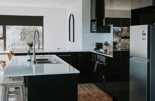 Tranmere Apartment | Tranmere Seaside Serenity