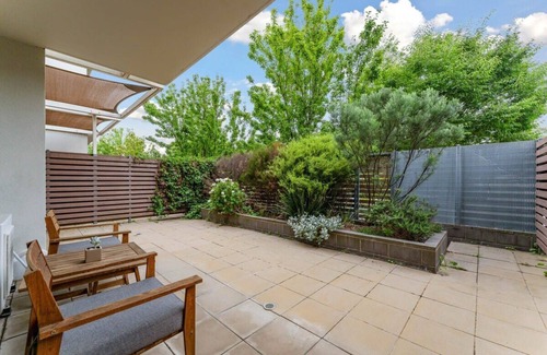 Phillip Apartment | Tranquil 1-Bed Apartment with Courtyard, Pool, BBQ