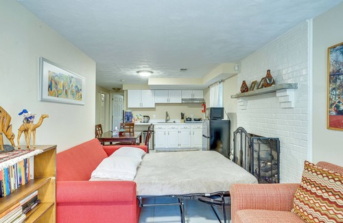 Alexandria Apartment | Tranquil 1-bed apt sleeps 4 overlooking Indian Creek Gorge w/WiFi, AC & hot tub