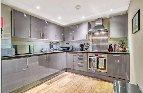 Waterloo Apartment | Tranquil 2 Bedroom Apartment in Southwark- ZONE 1