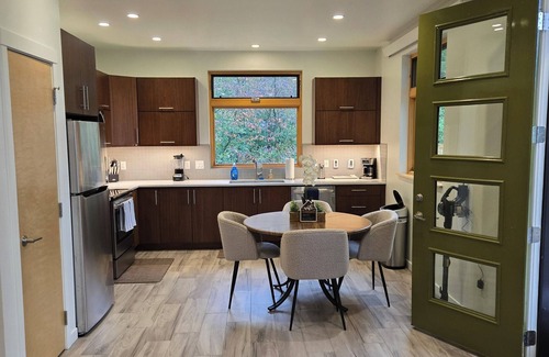 Wilson House | Tranquil 2-bedroom modern retreat