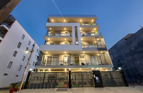 Sushant Lok Apartment | Tranquil 2BR Oasis with Balcony & Bathtub