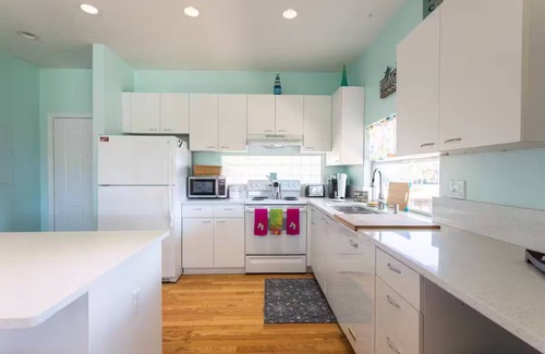 Laurel Apartment | Tranquil 3-bedroom apartment with wrap-around covered porch
