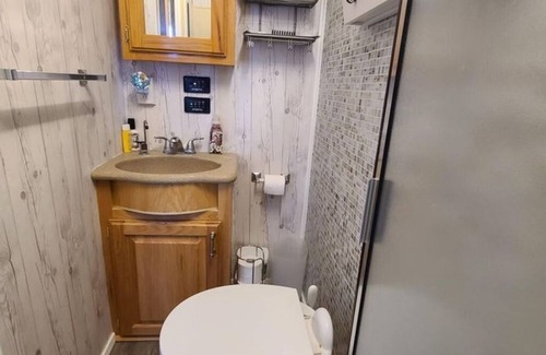 Lake Las Vegas Boat Rental | Tranquil 3-bedroom boat in Henderson with fitness room, AC, WiFi