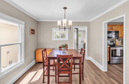 Lansing House | Tranquil 3-bedroom house with WiFi in Lansing