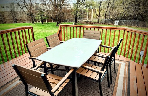 Oakdale House | Tranquil 3-Bedroom Retreat: Perfect for Leisure & Work Near Twin Cities