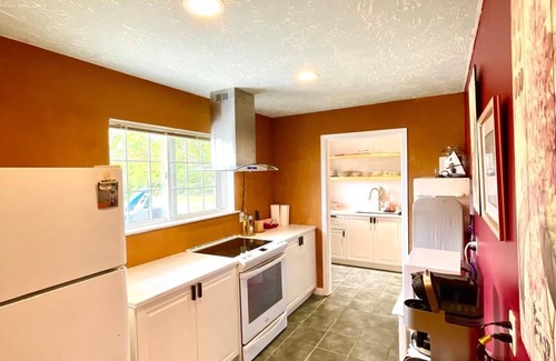 Crofton House | Tranquil 4-bedroom bungalow in Crofton for Large Families and Reunions