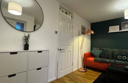 Atlantic Wharf House | Tranquil 4 Bedroom House | Overlooking Cardiff Wharf | Central | Free Parking