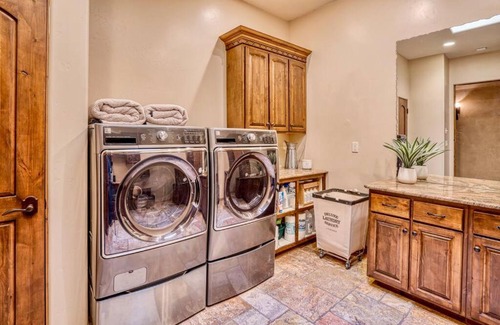 Rio Rancho House | Tranquil 4400 sqft home that fits the whole family