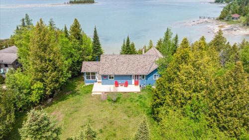 Lion's Head House | Tranquil 4br Waterfront Island Retreat