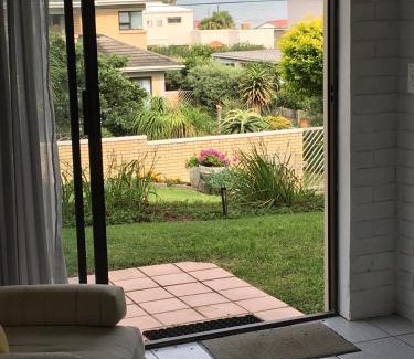 Kidd's Beach Apartment | Tranquil and Spacious Flat and Sound of the Ocean