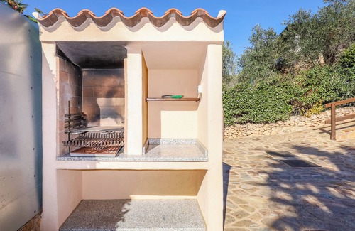 Tiriddo Apartment | Tranquil Apartment "Leccio" on the Beach with Terrace, Garden & Wi-Fi