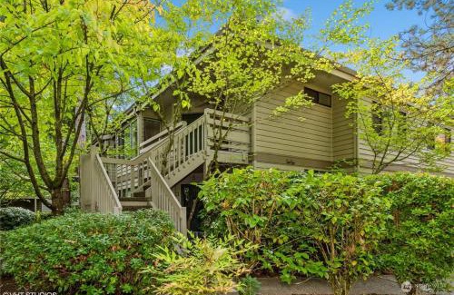Northwest Bellevue Apartment | Tranquil Apt 2 King Suites Pet Friendly near DT Bellevue