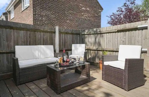 Larkfield House | Tranquil Aylesford Retreat with 5 Bedrooms