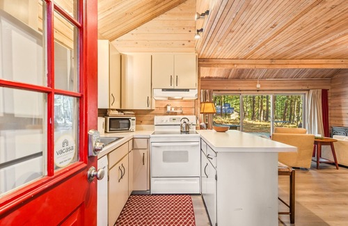 Black Butte Ranch Cabin | Tranquil Cabin in Black Butte Ranch w HOTTUB