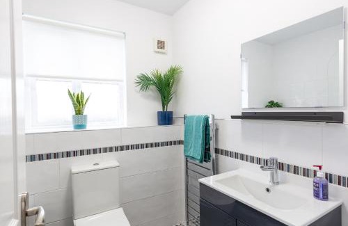 Dalgety Bay Villa | Tranquil Coastal Getaway Home