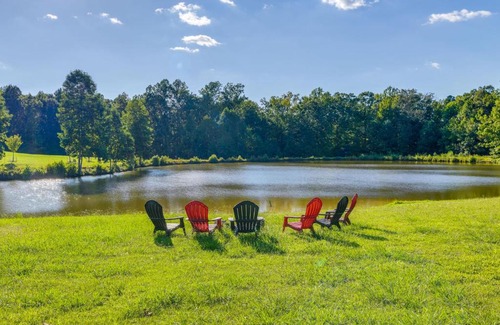 Midlothian House | Tranquil Cottage in Virginia Countryside with Pond!