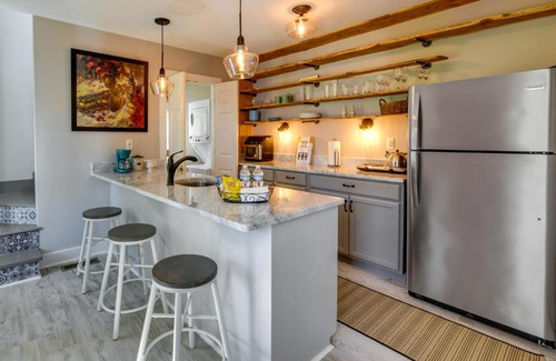 Midlothian House | Tranquil Cottage in Virginia Countryside with Pond!