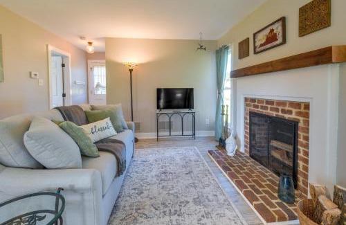 Midlothian House | Tranquil Cottage in Virginia Countryside with Pond!