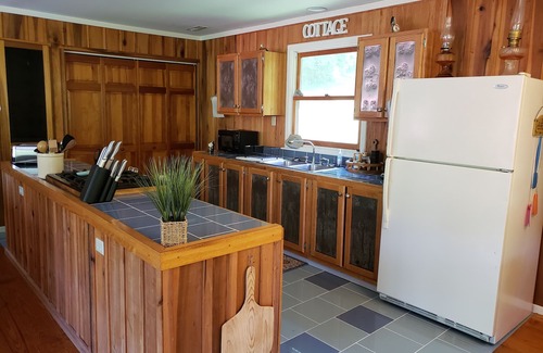 Crossville Cabin | Tranquil Cottage Located at The Head Of The Sequatchie Valley.