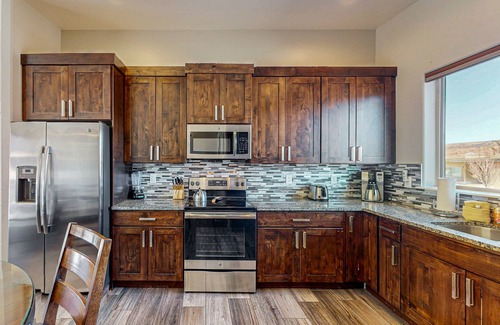 Moab South Valley House | Tranquil desert home with private hot tub and great views - close to Arches