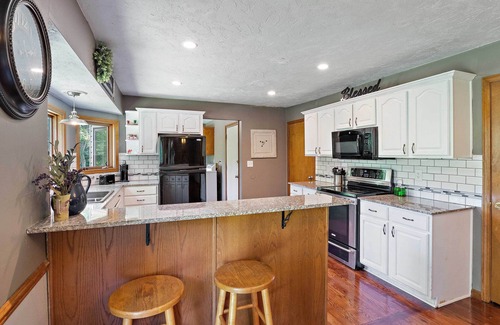 Springfield House | Tranquil Family Home w/Yard, 14 Mi to Springfield
