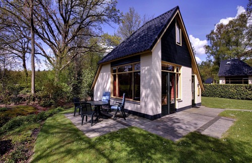 Municipality of Dalfsen House | Tranquil Forest Retreat
