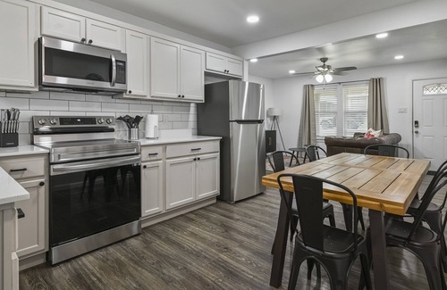 Denison House | Tranquil Fully Fenced Family Friendly Home in Denison