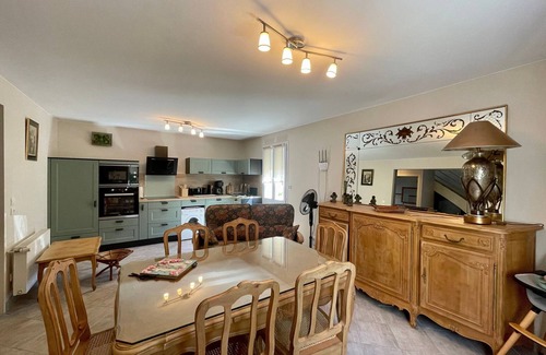 Aiguihe Cottage | Tranquil Garden Retreat with Jacuzzi & Sauna near UNESCO Sites
