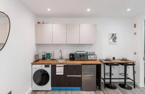 Dudden Hill Apartment | Tranquil Garden Studio in Neasden, London
