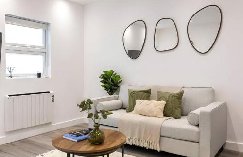 Dudden Hill Apartment | Tranquil Garden Studio in Neasden, London