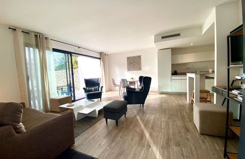 Bouzigues House | Tranquil Getaway in Bouzigues - 3* Villa Near Beach and Shops