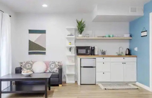 Valley Village House | Tranquil Getaway Retreat Sleeps 7 Guest Home