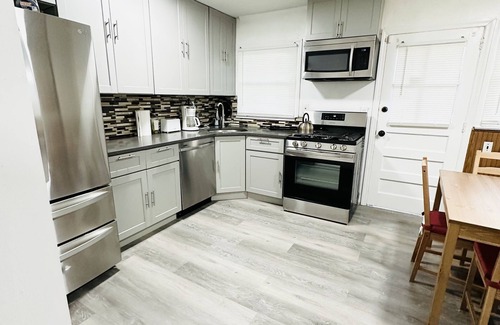 Hempstead House | "Tranquil Getaway: Stay Serenity in Suburban Bliss!"