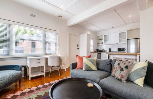 Prahran Apartment | Tranquil Inner east Haven Moments from High Street