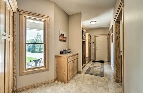 Lake Elmo House | Tranquil Lake Elmo Farmhouse: Hiking Nearby!