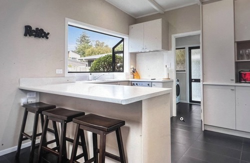 Holdens Bay House | Tranquil Lake Side Retreat: Your Perfect Getaway In Holdens Bay