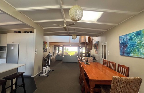 Holdens Bay House | Tranquil Lake Side Retreat: Your Perfect Getaway In Holdens Bay