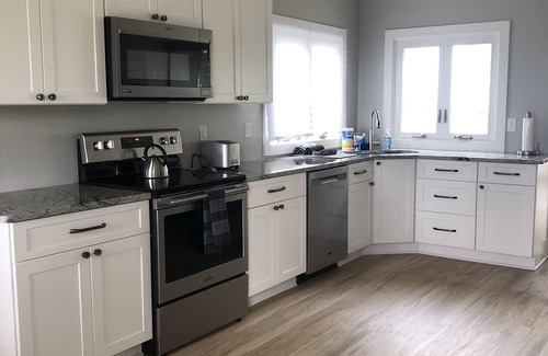 Olcott Cottage | Tranquil lakefront cottagen3 bedrooms 2 bath, sleeps 6