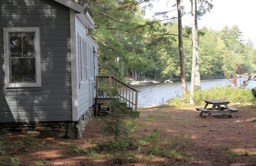 Searsmont House | Tranquil Lakeside Cabin
