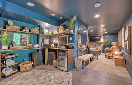 Linden House | Tranquil mountainhouse w/hot tub, super close to trails & wineries- pet friendly