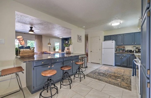 Linden House | Tranquil mountainhouse w/hot tub, super close to trails & wineries- pet friendly