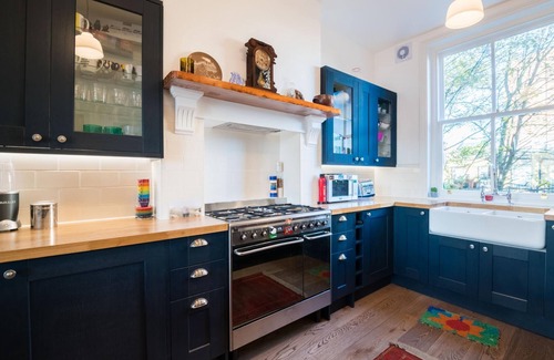 Ferndale Apartment | Tranquil Oasis by Pop Brixton