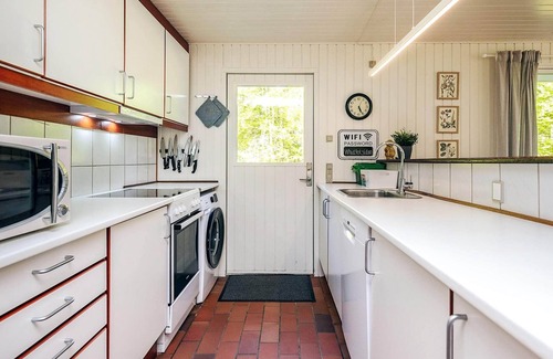 Helberskov Strand House | Tranquil Oasis with Sauna and Whirlpool-By Traum