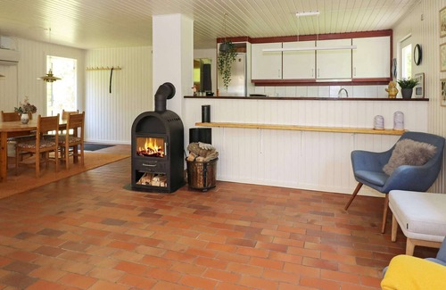 Helberskov Strand House | Tranquil Oasis with Sauna and Whirlpool-By Traum