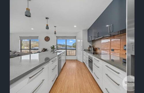 Kingston House | Tranquil Retreat 10 Min to Hobart-WIFI Smart TV
