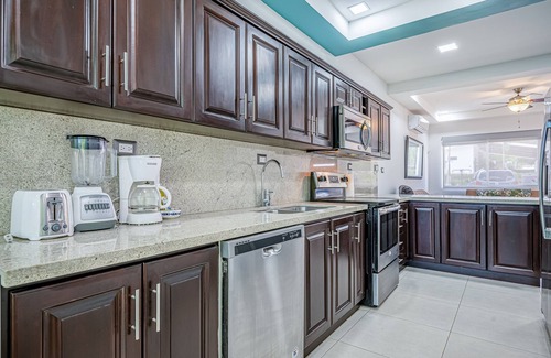 Villarreal House | Tranquil Retreat with Pool, Hot Tub & Dog-Friendly Amenities