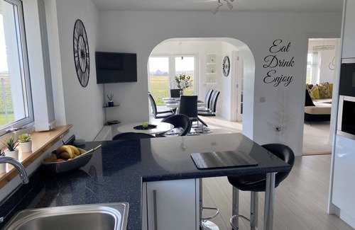 Baleshare House | TRANQUIL SANDS - A Pet Friendly Bungalow, walking distance to a stunning Beach